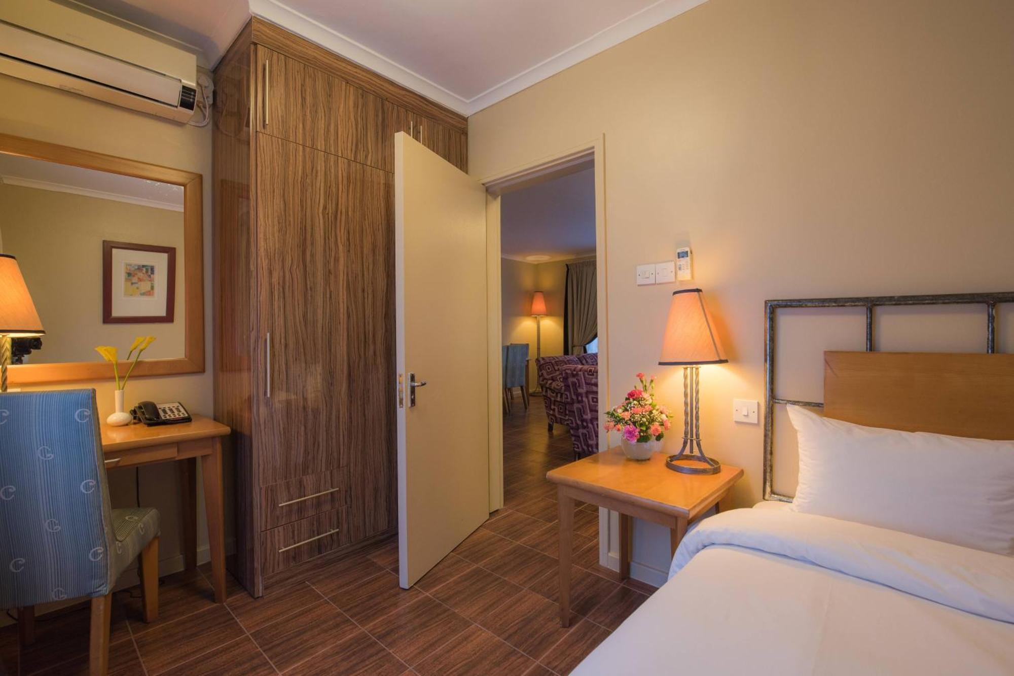 Protea Hotel By Marriott Dar Es Salaam Oyster Bay Extérieur photo